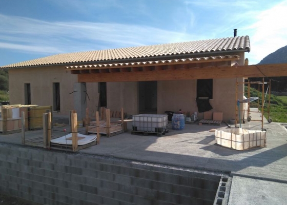 Terrasse à la maison avec des ballots de paille à Alcúdia, Majorque