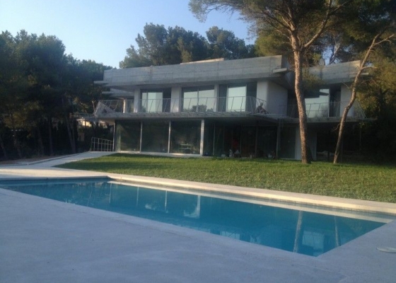 Vivienda unifamiliar con piscina en Costa de los Pinos (Mallorca)